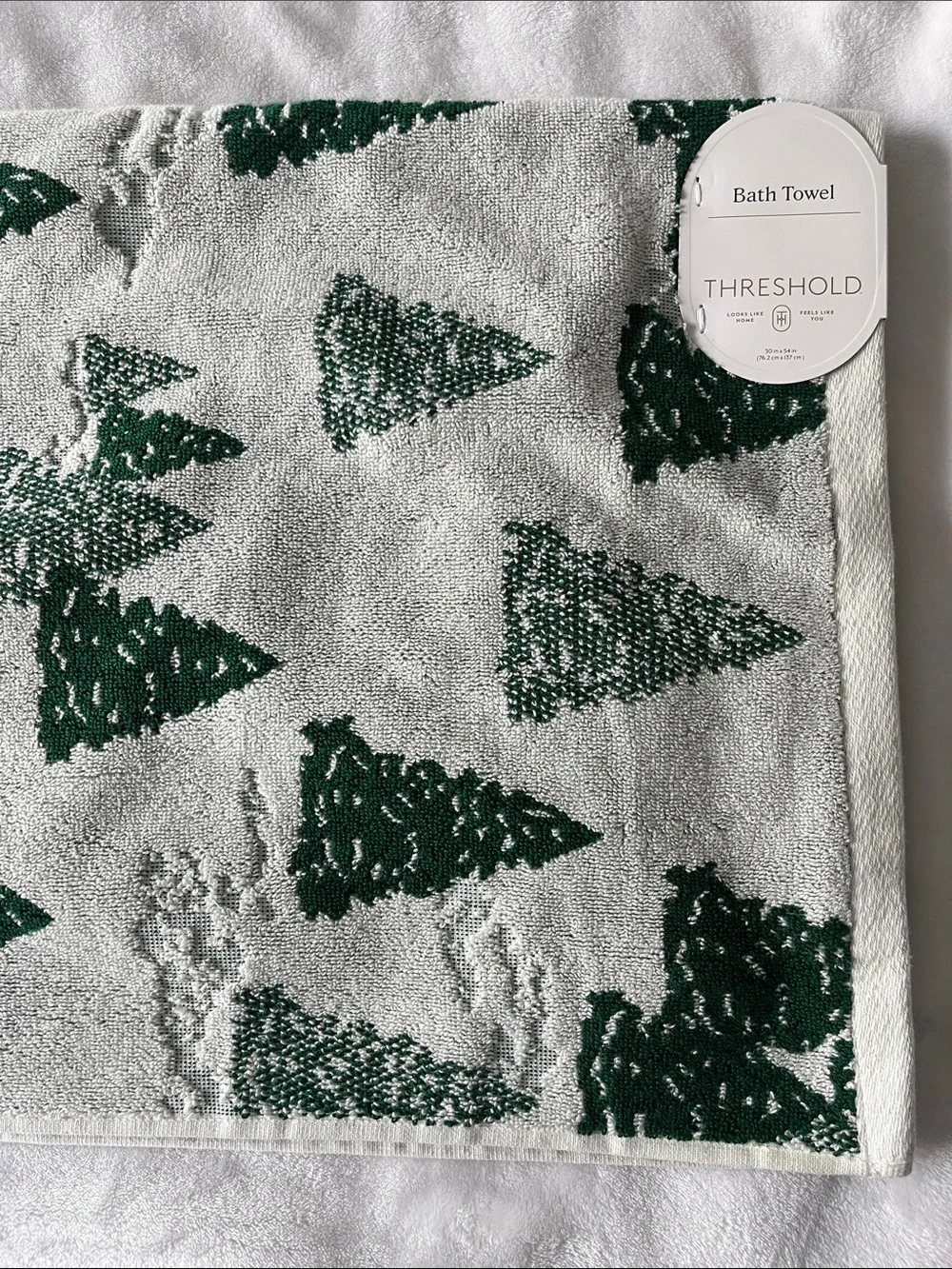 NWT. Threshold Bath Towel with Tree Pattern